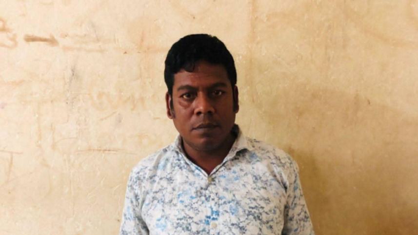 টাকার বিনিময়ে হাজতবাস, ‘আয়নাবাজি’ করতে গিয়ে ধরা