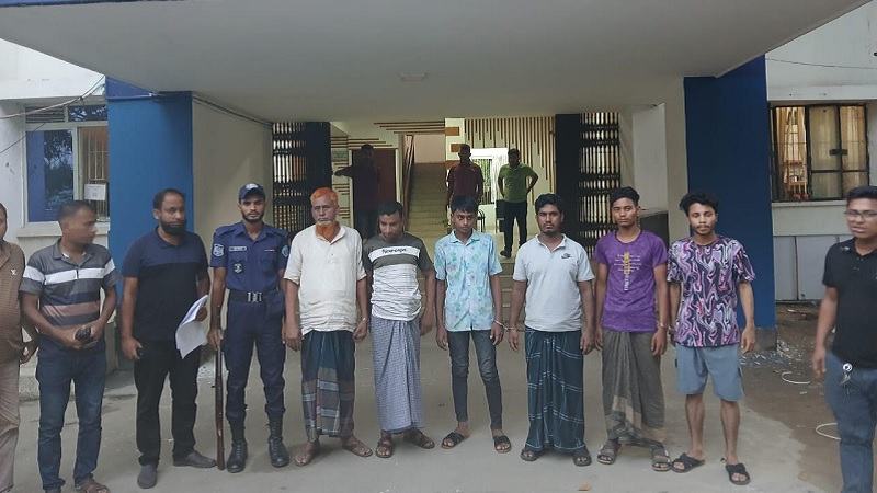 যাত্রীবেশে অটোরিকশা ছিনতাই, চক্রের ৬ সদস্য গ্রেফতার