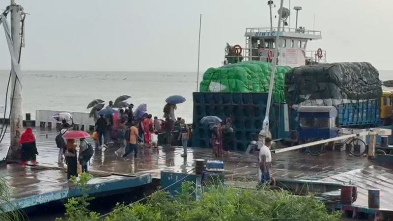 এক ঘন্টা বন্ধ থাকার পর চলাচল স্বাভাবিক পাটুরিয়া-দৌলতদিয়া নৌরুটে