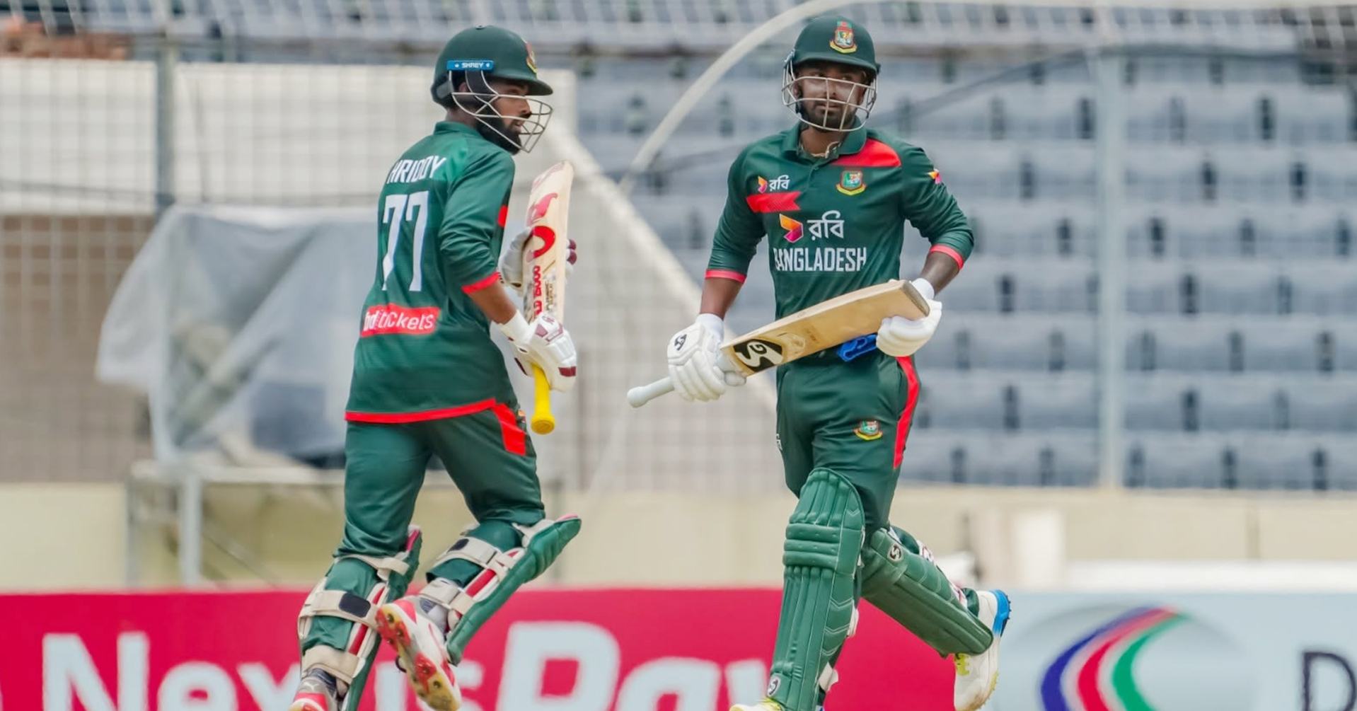 বাংলাদেশের দেয়া ২৭৫ রানের লক্ষ্যে ব্যাট করছে অস্ট্রেলিয়া