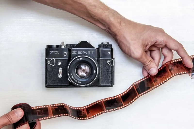 film-camera-with-film-1024x683