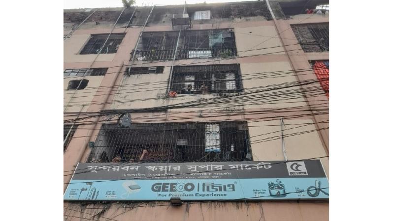 গুলিস্তানে বিপণি বিতানের আগুন নিয়ন্ত্রণে