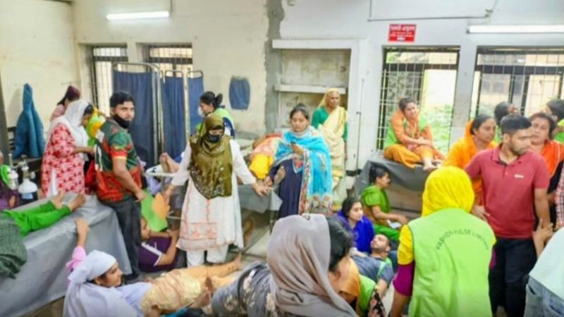 ভূমিকম্পে সিঁড়ি দিয়ে নামার সময় হুড়োহুড়িতে আহত শতাধিক