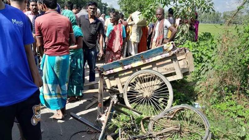গাইবান্ধায় কাভার্ড ভ্যান চাপায় নারীর মৃত্যু