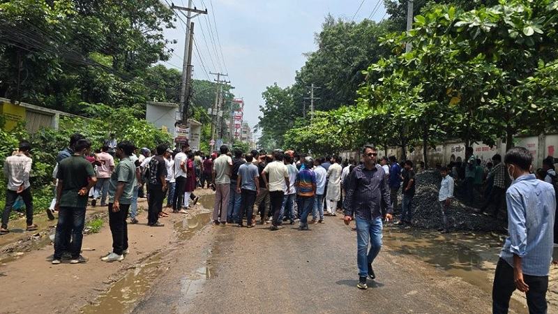 ডুয়েটে সংঘর্ষের মধ্যে ইউএনও অফিসে বসে উপাচার্যের যোগদান