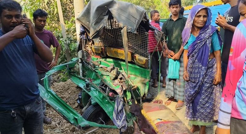 গাজীপুরে ট্রাক-সিএনজি সংঘর্ষে নিহত ৩