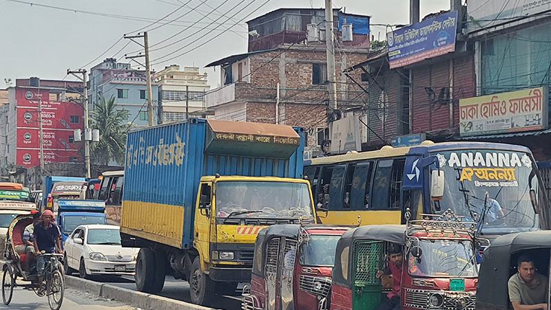 গাজীপুরে ট্রাকচাপায় নারী শ্রমিকের মৃত্যু, প্রতিবাদে ঢাকা-ময়মনসিংহ মহাসড়ক অবরোধ