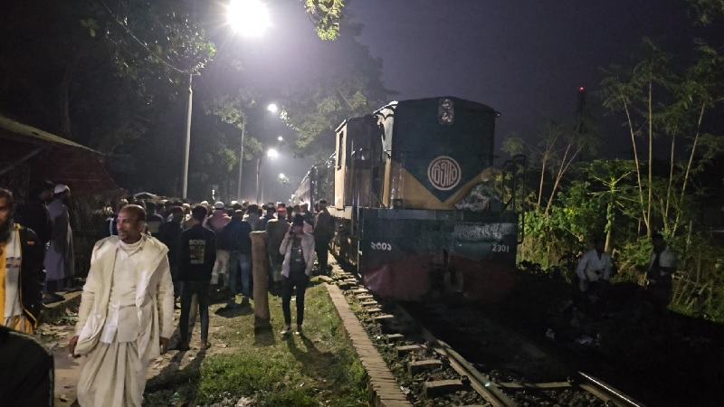 গাজীপুরে ট্রেনের ইঞ্জিন বিকল, আড়াই ঘণ্টা পর ট্রেন চলাচল শুরু