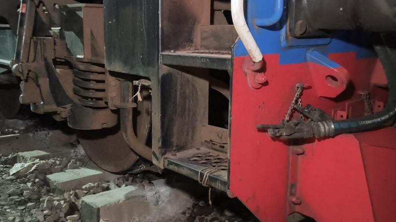 গাজীপুরে ট্রেন লাইনচ্যুত, ঢাকা-উত্তরবঙ্গ ট্রেন চলাচল বন্ধ