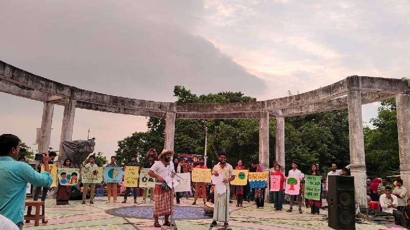 রাবি শিক্ষার্থীদের সংগঠন ‘ইউরিচের’ ব্যতিক্রমী গম্ভীরা আয়োজন
