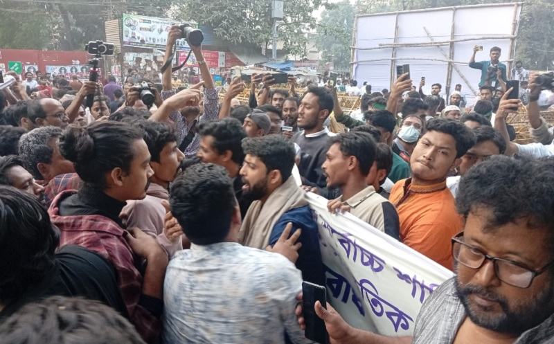 শাহবাগে ‘‌গানের আর্তনাদ’ কর্মসূচিতে বাধা, ধাক্কাধাক্কি