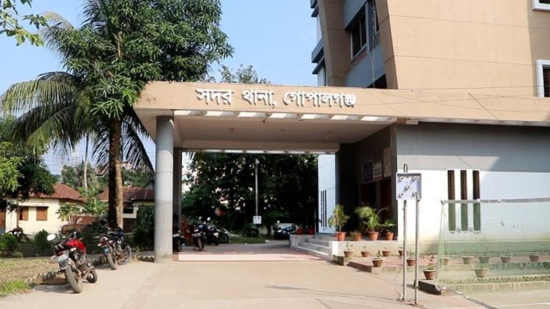 গোপালগঞ্জে যৌথ বাহিনীর অভিযানে আটক ১৪