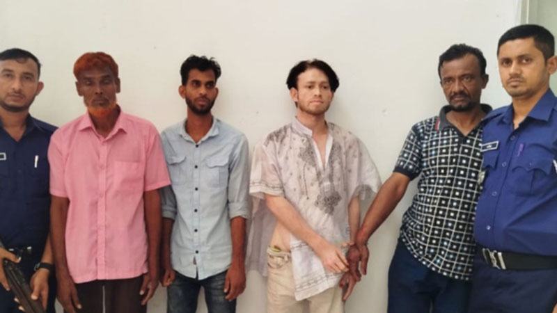 কুমিল্লায় বন্ধুকে কুপিয়ে হত্যা মামলায় পিতা-পুত্রসহ গ্রেফতার ৪