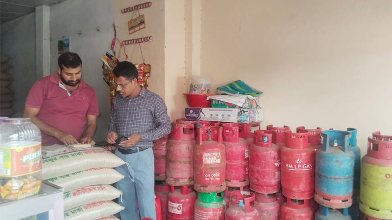 গ্যাস ও নিত্যপণ্যের বাজারে অভিযান: ৪২ জেলায় ১১৯ প্রতিষ্ঠানকে জরিমানা