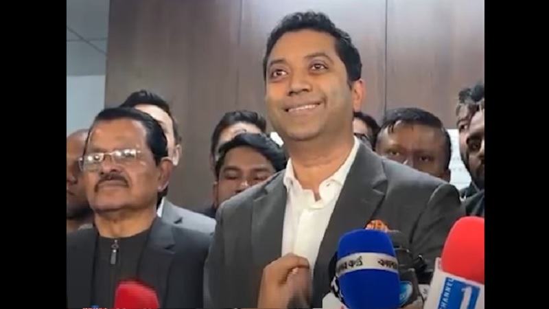 ঢাকা-১৩ আসনে মনোনয়নপত্র জমা দিলেন ববি হাজ্জাজ