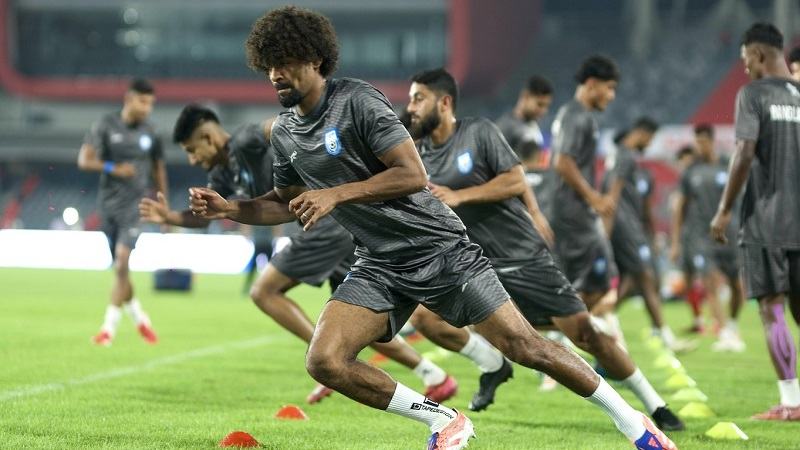 ঢাকায় আজ রাতে হংকংয়ের মুখোমুখি বাংলাদেশ