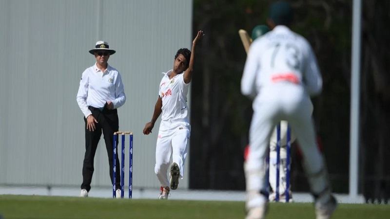হাসানের ৪ উইকেট, তবু পিছিয়ে বাংলাদেশ