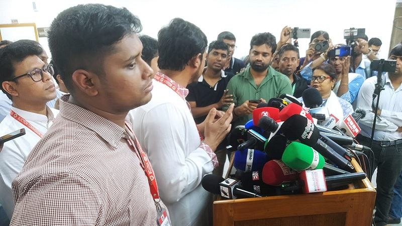 ইসি অন্য জায়গা থেকে রিমোট কন্ট্রোলের মাধ্যমে পরিচালিত হয়— হাসনাত আবদুল্লাহ