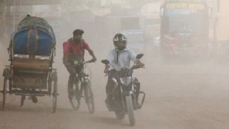 ঢাকার বাতাস আজ ‘সংবেদনশীলদের জন্য অস্বাস্থ্যকর’, দূষণে শীর্ষে লাহোর