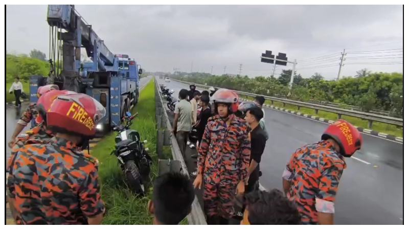 ঢাকা মাওয়া এক্সপ্রেসওয়েতে মোটরসাইকেল নিয়ন্ত্রণ হারিয়ে  নিহত ১