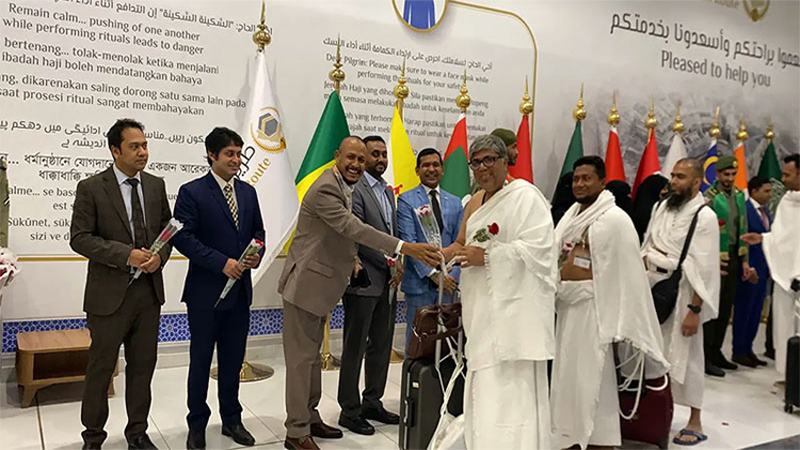 বাংলাদেশের প্রথম হজ ফ্লাইট সৌদি আরব পৌঁছেছে
