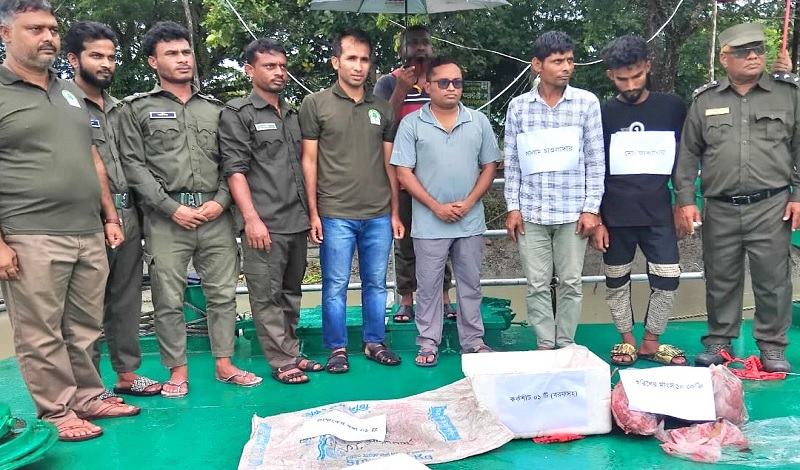 হরিণের মাংস পাচারের সময় বন বিভাগের হাতে আটক দুই পাচারকারী