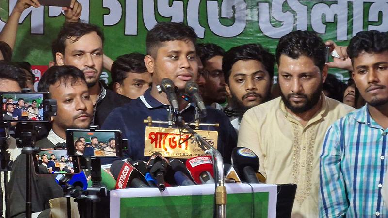 চাঁদাবাজ-দুর্নীতিবাজদের শুধু হাতবদল হয়েছে, পরিবর্তন আসেনি: হাসনাত আবদুল্লাহ