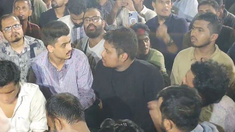প্রধান উপদেষ্টার বাসভবনের সামনে এনসিপির অবস্থান