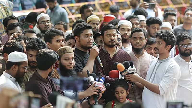 জুমার পর বড় জমায়েতের ডাক হাসনাত আবদুল্লাহর