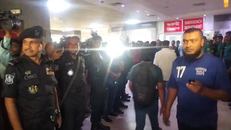 হাসপাতালে হাসপাতালে খুঁজছেন স্বজনরা
