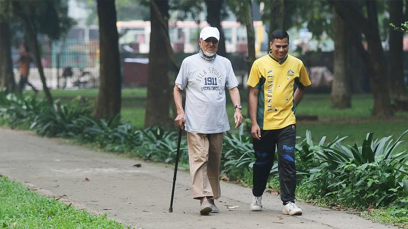 ৭ হাজার পা হাঁটলেই বদলে যাবে আপনার স্বাস্থ্যচিত্র