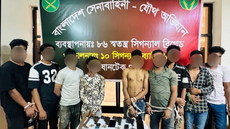 রাজধানীতে সেনাবাহিনীর অভিযান, ‘হিটলু বাবু’ গ্যাংয়ের ১০ সদস্য গ্রেফতার