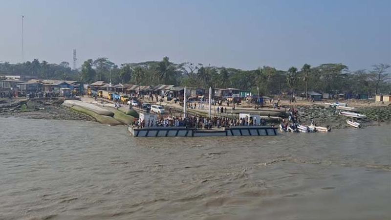হাতিয়ার সঙ্গে সারা দেশের নৌ চলাচল বন্ধ
