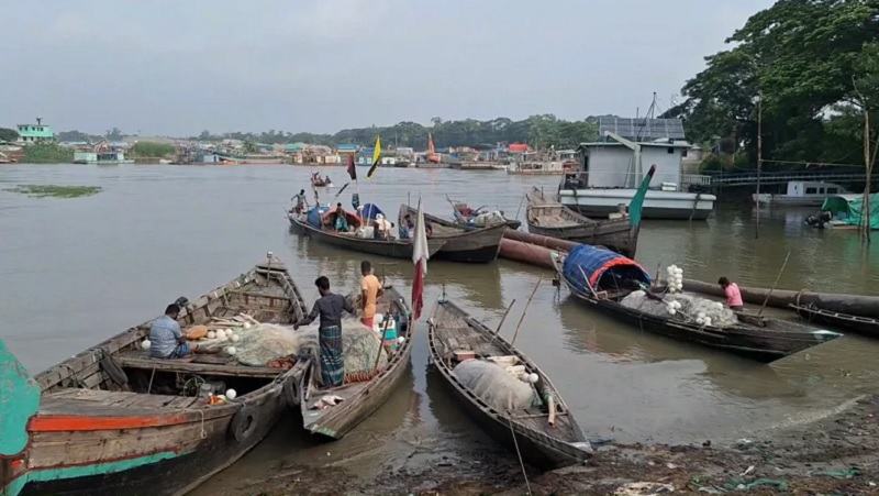 ইলিশের উৎপাদন বাড়াতে দুই মাস নদীতে মাছ ধরা নিষিদ্ধ