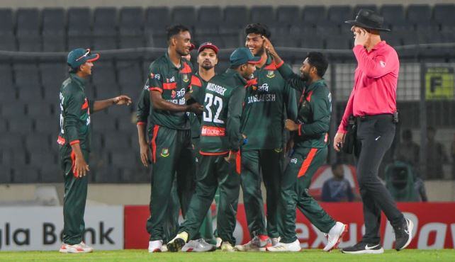 অজিদের হোয়াইটওয়াশের স্বপ্ন অধরা, লড়াই জমিয়েও হারল বাংলাদেশ