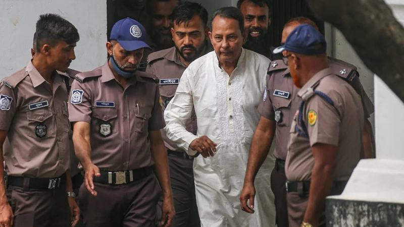 স্বাস্থ্য পরীক্ষার জন্য ঢামেকে হাসানুল হক ইনু