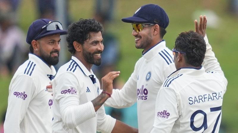 আড়াইশ পেরিয়েও বিপদ কাটেনি শ্রীলংকার