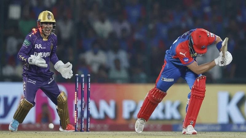 দিল্লিকে হারিয়ে টিকে থাকল কলকাতা
