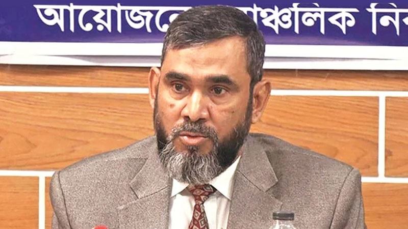 ভোটকেন্দ্রে মোবাইল নিতে পারবেন সাংবাদিক ও পর্যবেক্ষকরা : ইসি সানাউল্লাহ