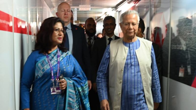 লন্ডন পৌঁছেছেন প্রধান উপদেষ্টা