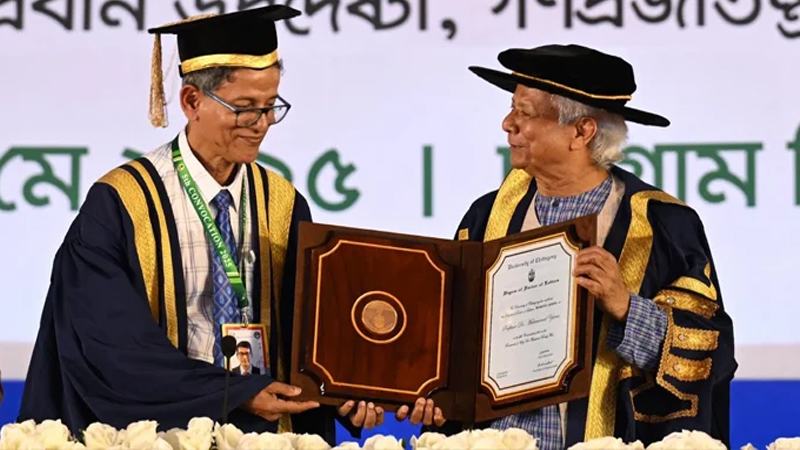 প্রধান উপদেষ্টাকে ডি লিট ডিগ্রি দিল চট্টগ্রাম বিশ্ববিদ্যালয়