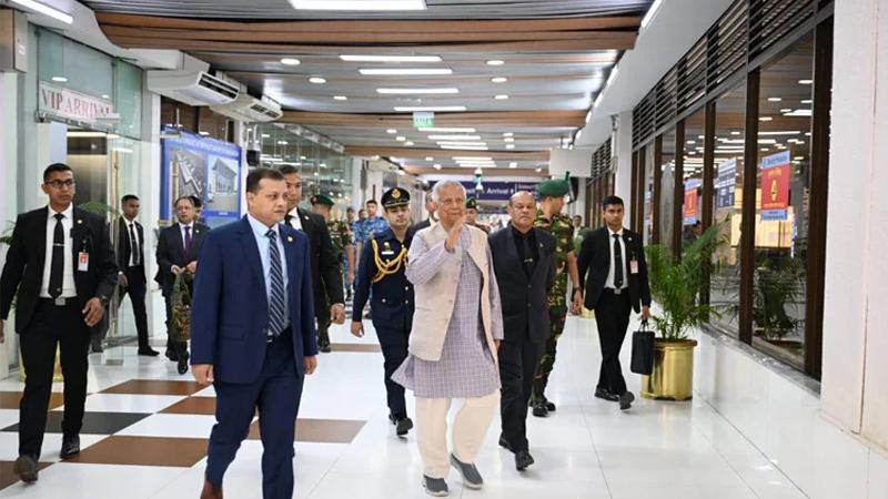 ব্যাংককের উদ্দেশে ঢাকা ছেড়েছেন প্রধান উপদেষ্টা