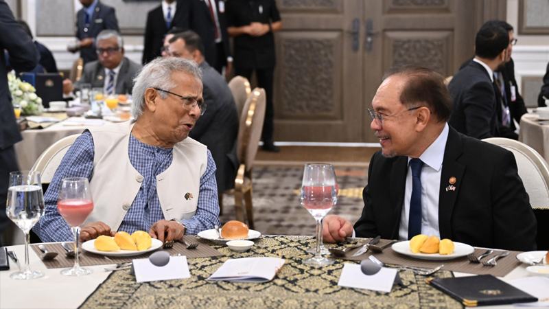 অধ্যাপক ইউনূসের সম্মানে মালয়েশিয়ার প্রধানমন্ত্রীর মধ্যাহ্নভোজ