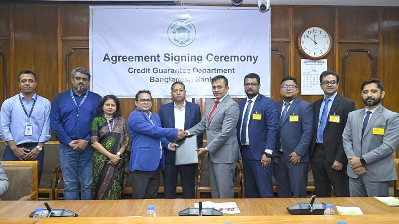ইউনাইটেড ফাইন্যান্স পিএলসি ও বাংলাদেশ ব্যাংকের ক্রেডিট গ্যারান্টি বিভাগের মধ্যে চুক্তি স্বাক্ষর