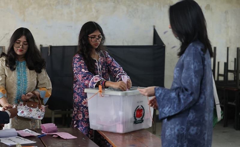 ভোট দিতে পেরে উচ্ছ্বসিত জেনজি ভোটাররা