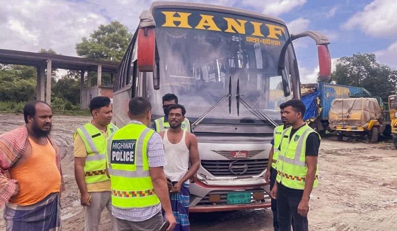 কুমিল্লায় সড়ক দুর্ঘটনায় নিহতের ঘটনায় হানিফ পরিবহনের বাস জব্দ