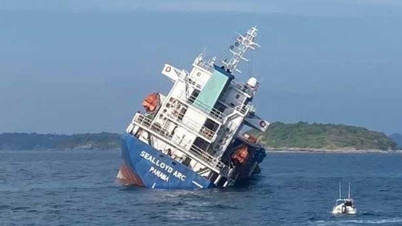 থাই উপকূলে কনটেইনারবাহী জাহাজডুবি