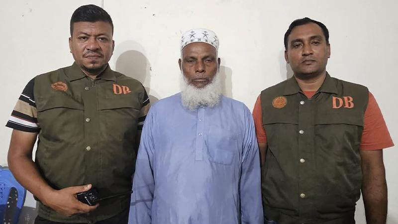 তালগাছ কেটে পাঁচ শতাধিক বাবুইছানা হত্যা: প্রধান আসামি গ্রেফতার