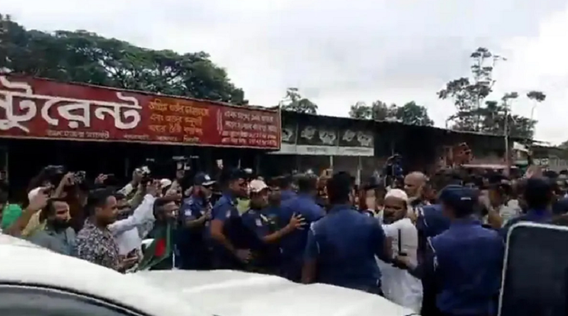 জাফলংয়ে উপদেষ্টাদের গাড়ি আটকে পাথর শ্রমিকদের বিক্ষোভ