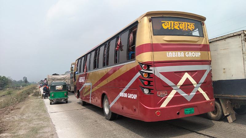 ঢাকা-টাঙ্গাইল-যমুনা সেতু মহাসড়কে ৩০ কিলোমিটারে যানবাহনের ধীরগতি